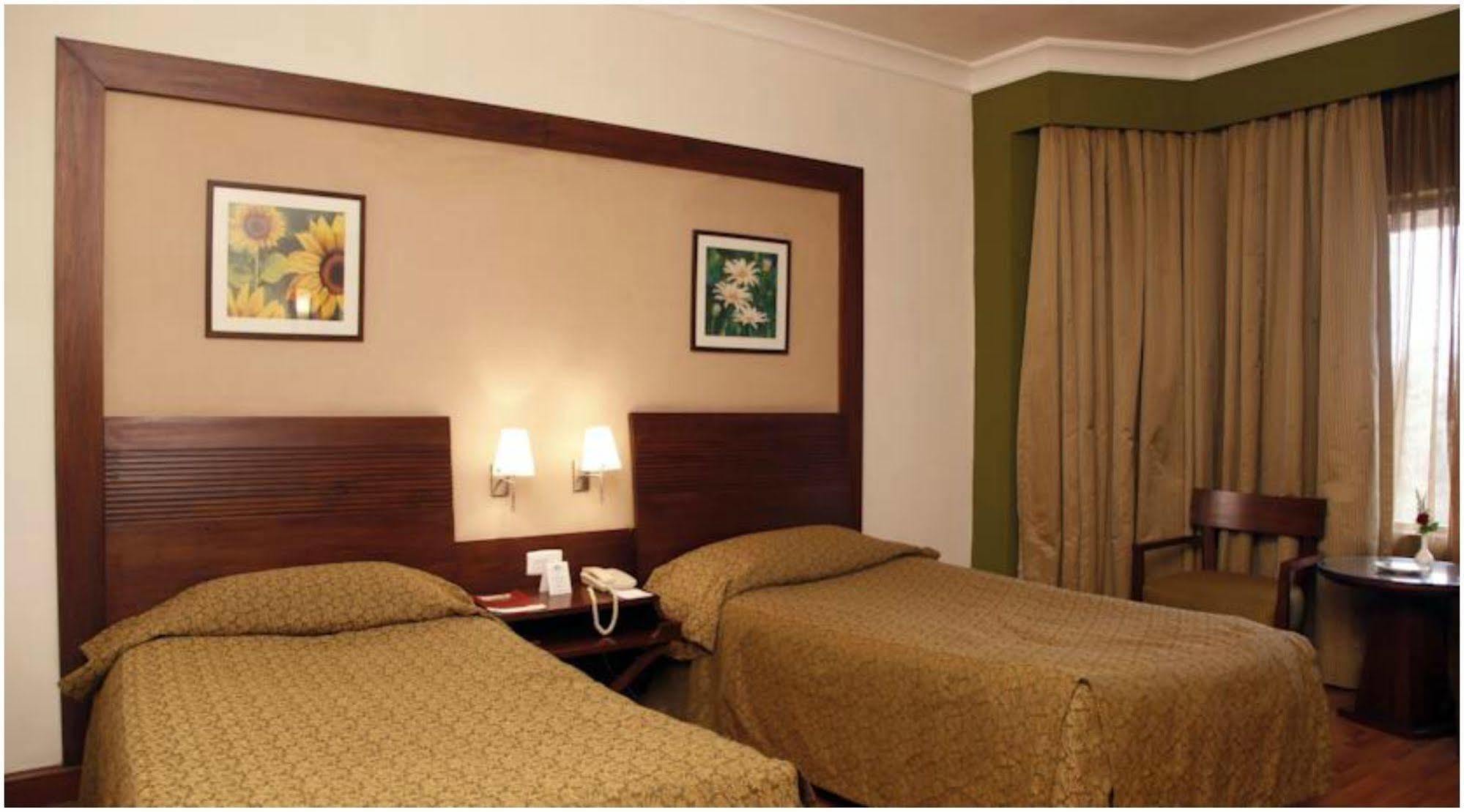 The Retreat Hotel & Convention Centre Mumbai Luaran gambar
