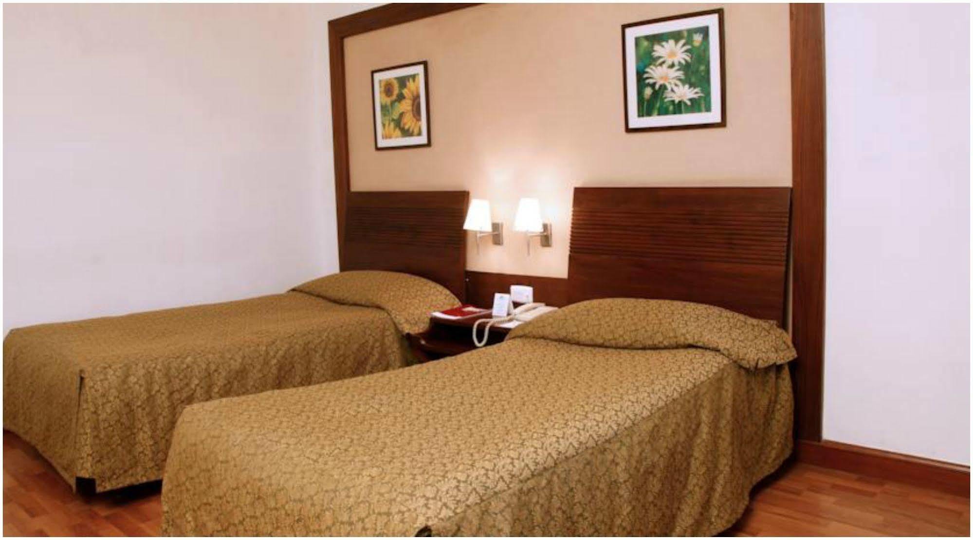 The Retreat Hotel & Convention Centre Mumbai Luaran gambar