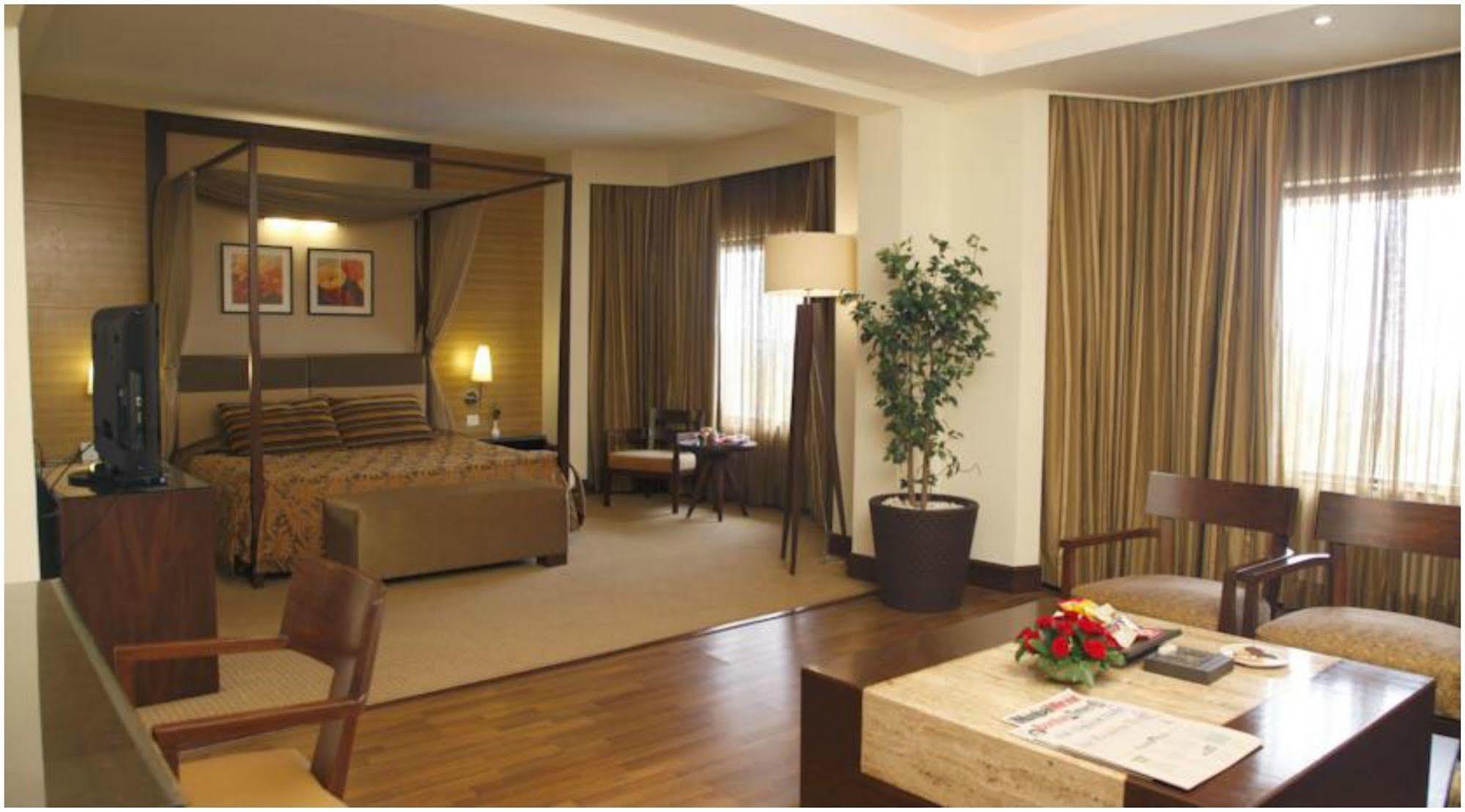The Retreat Hotel & Convention Centre Mumbai Luaran gambar