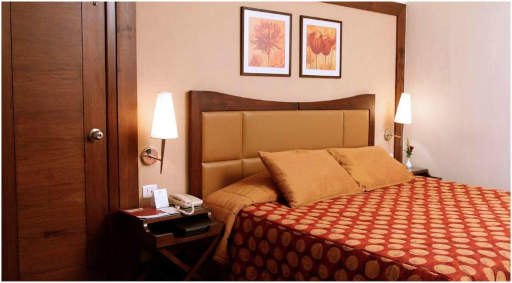 The Retreat Hotel & Convention Centre Mumbai Luaran gambar