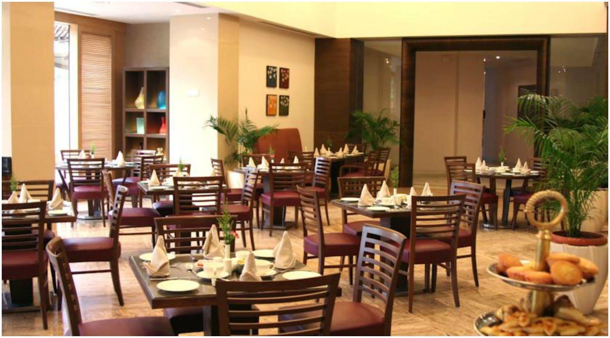 The Retreat Hotel & Convention Centre Mumbai Luaran gambar