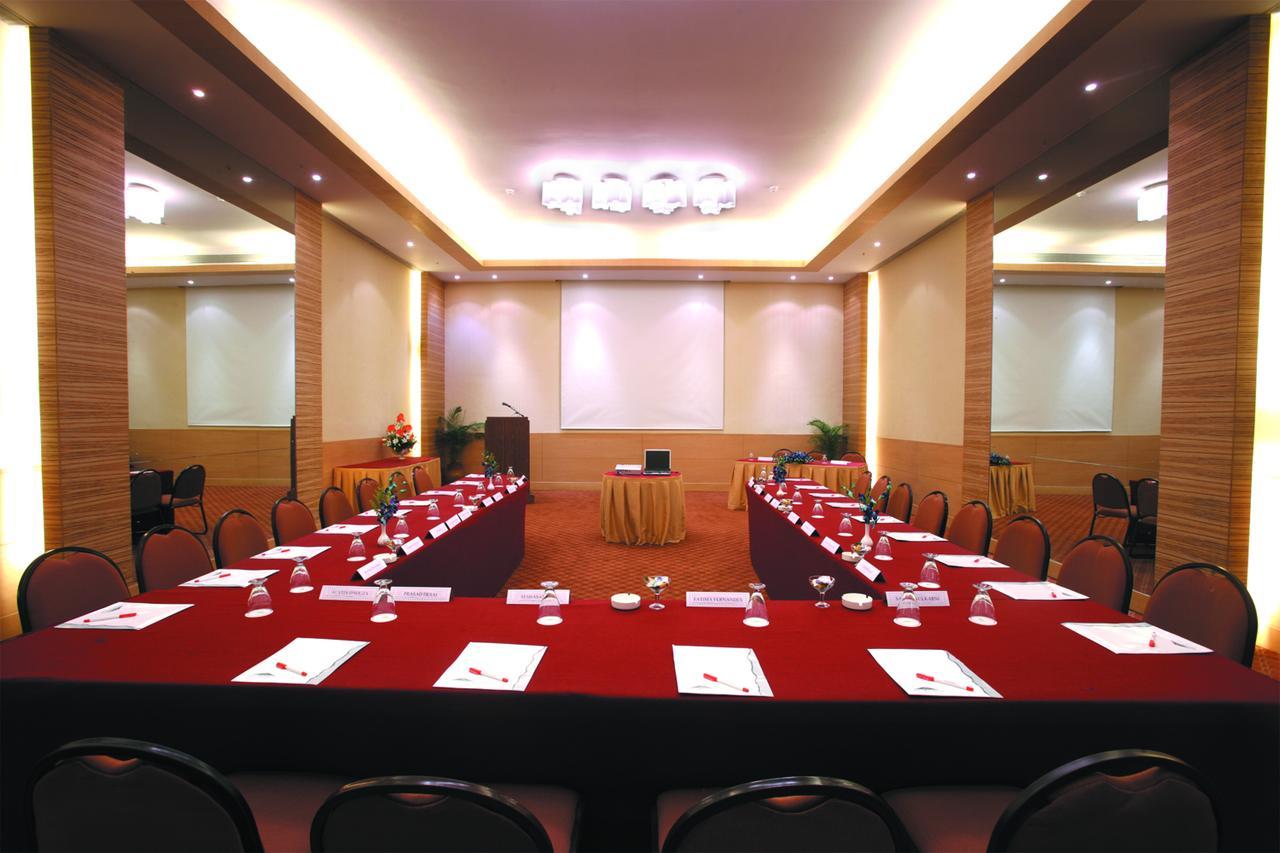 The Retreat Hotel & Convention Centre Mumbai Luaran gambar